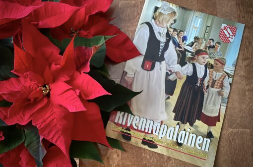 Kivennapalainen-lehti ja joulukukka.